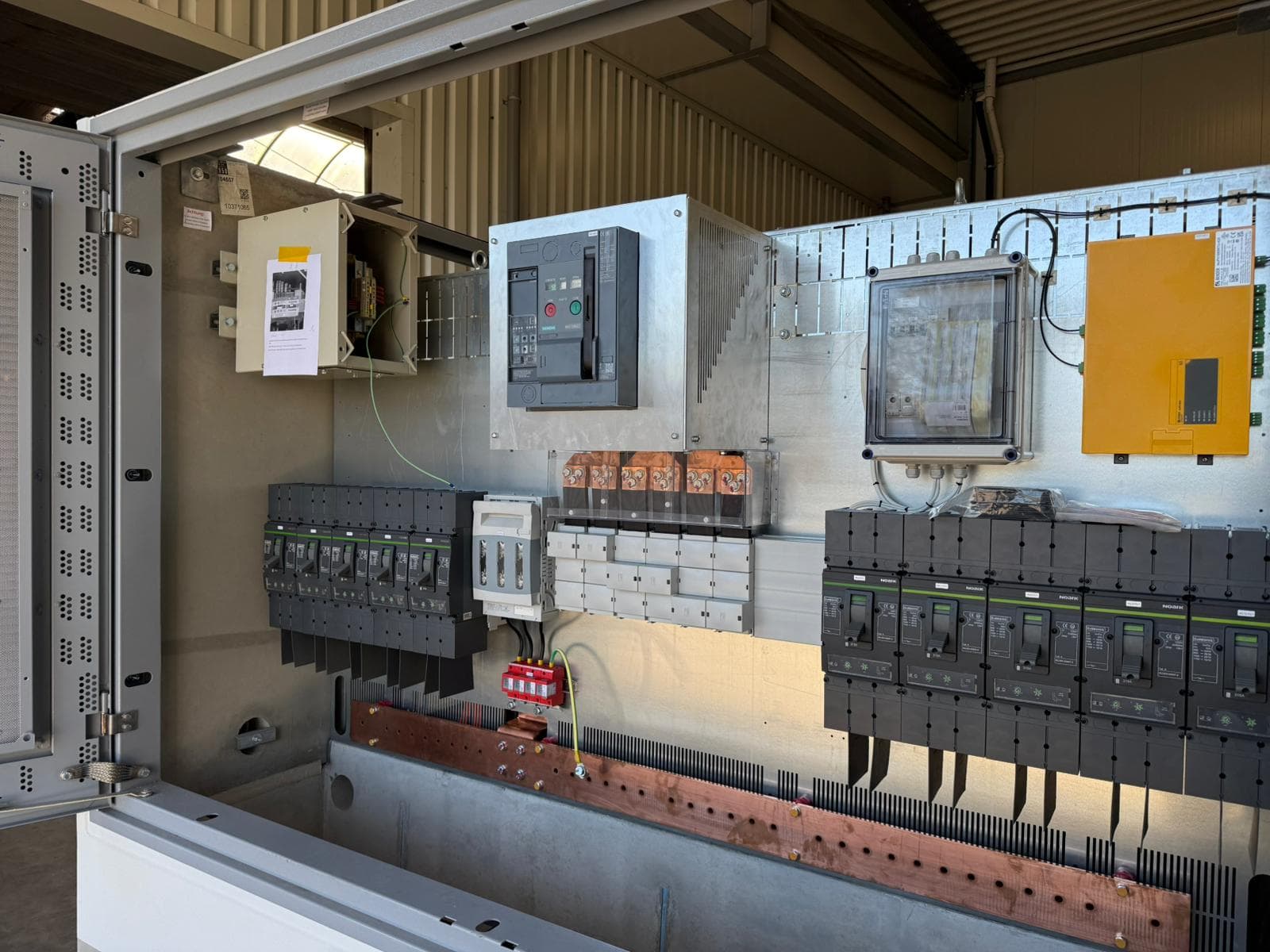 Detail van Siemens componenten in de laagspanningsverdeler