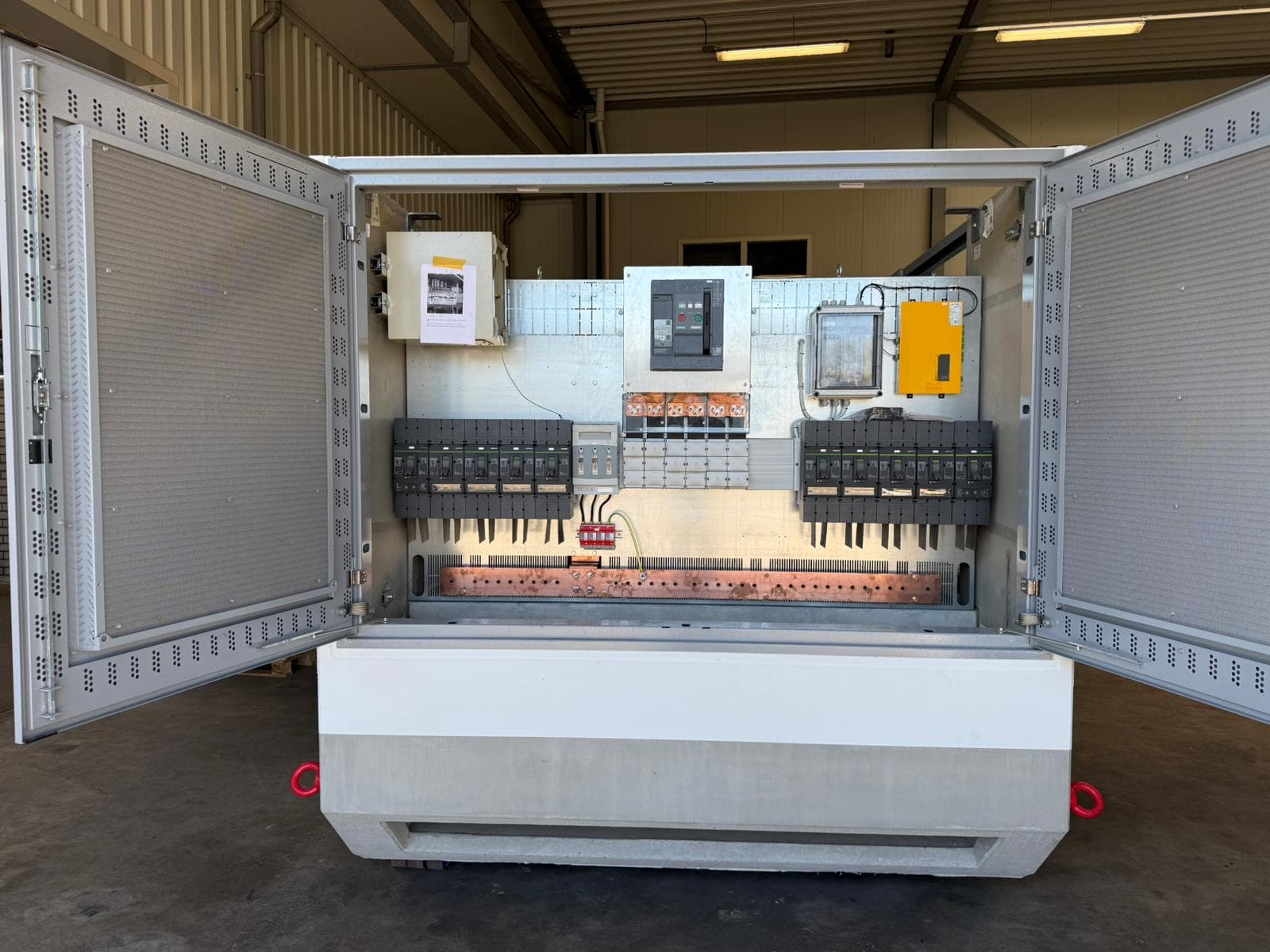 Open laagspanningsverdeler van M2E