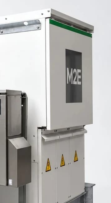 IAC-geteste buitenomkasting met de schakelinstallatie van de M2E-5X skid